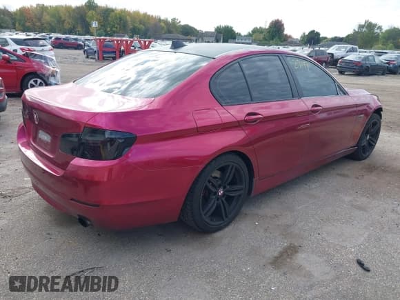 ✅ 2012 BMW 5 Series 535i xDrive • VIN: WBAFU7C54CDU60075 • Lot: 43423117. Wystawiony na IAAI z przebiegiem 152 572 mil. Bezpłatny archiwum sprzedaży aukcyjnych z USA i szczegółowy raport historii pojazdu na DreamBid. Zdjęcie 4.