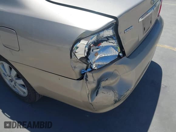 ✅ 2004 Toyota Camry LE • VIN: 4T1BF30K74U572784 • Lot: 42891746. Wystawiony na IAAI z przebiegiem 95 541 mil. Bezpłatny archiwum sprzedaży aukcyjnych z USA i szczegółowy raport historii pojazdu na DreamBid. Zdjęcie 6.