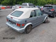 ✅ 1988 Volkswagen Cabriolet • VIN: WVWCA0154JK010833 • Lot: 42487930. Wystawiony na IAAI z przebiegiem 70 199 mil. Bezpłatny archiwum sprzedaży aukcyjnych z USA i szczegółowy raport historii pojazdu na DreamBid. Zdjęcie 4.