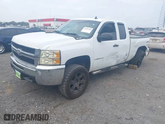 ✅ 2008 Chevrolet Silverado 2500HD Work Truck • VIN: 1GCHK29K08E104130 • Лот: 43603280. Опубликован ранее на IAAI с пробегом 252 209 миль. Бесплатный доступ к архиву аукционных продаж из США и подробный отчёт об истории автомобиля на DreamBid. Изображение 2.