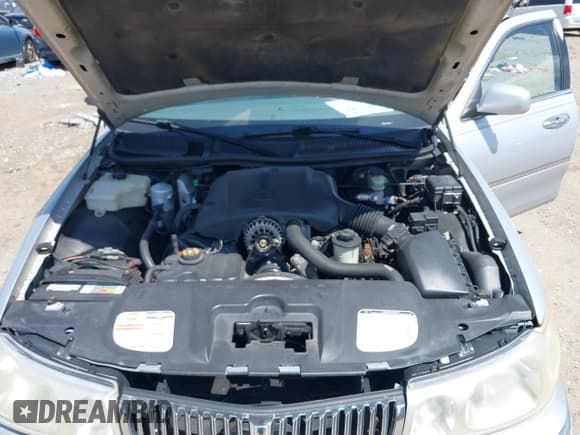 ✅ 1998 Lincoln Town Car Signature • VIN: 1LNFM82W1WY674095 • Lot: 42673161. Listed on IAAI with 150,245 mi. Free auction sales archive from the USA and detailed vehicle history report at DreamBid. Image 10.