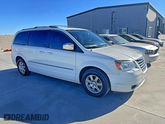 ✅ 2010 Chrysler Town & Country Touring Plus • VIN: 2A4RR8DX7AR382077 • Lot: 95217195. Wystawiony na Copart z przebiegiem 124 565 mil. Bezpłatny archiwum sprzedaży aukcyjnych z USA i szczegółowy raport historii pojazdu na DreamBid. Zdjęcie 1.