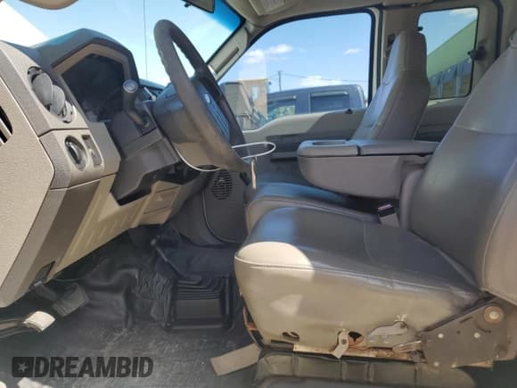 ✅ 2008 Ford F-350 XL • VIN: 1FTWX31R58EA83993 • Lot: 52404675. Wystawiony na Copart z przebiegiem 117 443 mil. Bezpłatny archiwum sprzedaży aukcyjnych z USA i szczegółowy raport historii pojazdu na DreamBid. Zdjęcie 7.