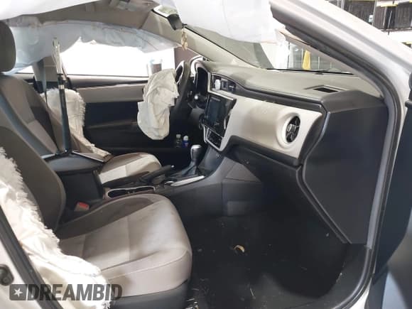 ✅ 2018 Toyota Corolla LE • VIN: 2T1BURHE7JC032520 • Lot: 43306272. Listed on IAAI with 326,796 mi. Free auction sales archive from the USA and detailed vehicle history report at DreamBid. Image 5.