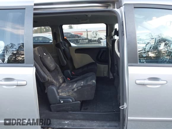 ✅ 2015 Dodge Grand Caravan SE • VIN: 2C4RDGBG2FR508631 • Lot: 43525482. Wystawiony na IAAI z przebiegiem 182 413 mil. Bezpłatny archiwum sprzedaży aukcyjnych z USA i szczegółowy raport historii pojazdu na DreamBid. Zdjęcie 18.