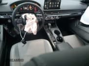 ✅ 2025 Honda Civic Sport Touring • VIN: 19XFL4H99SE014291 • Lot: 93403945. Wystawiony na Copart z przebiegiem 10 215 mil. Bezpłatny archiwum sprzedaży aukcyjnych z USA i szczegółowy raport historii pojazdu na DreamBid. Zdjęcie 8.