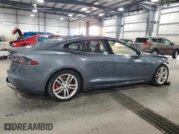 ✅ 2014 Tesla Model S 60 • VIN: 5YJSA1H15EFP49071 • Lot: 89898625. Wystawiony na Copart z przebiegiem 171 150 mil. Bezpłatny archiwum sprzedaży aukcyjnych z USA i szczegółowy raport historii pojazdu na DreamBid. Zdjęcie 3.