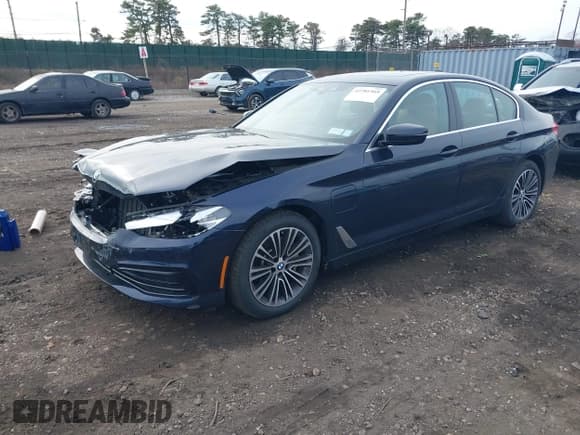 ✅ 2020 BMW 5 Series • VIN: WBAJB1C09LCD80099 • Lot: 43781569. Wystawiony na IAAI z przebiegiem 28 042 mil. Bezpłatny archiwum sprzedaży aukcyjnych z USA i szczegółowy raport historii pojazdu na DreamBid. Zdjęcie 18.