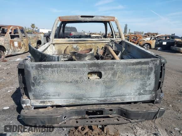 ✅ 2006 GMC Sierra 1500 SLE1 • VIN: 2GTEC13T661195866 • Lot: 41402673. Listed on IAAI with Not provided. Free auction sales archive from the USA and detailed vehicle history report at DreamBid. Image 16.