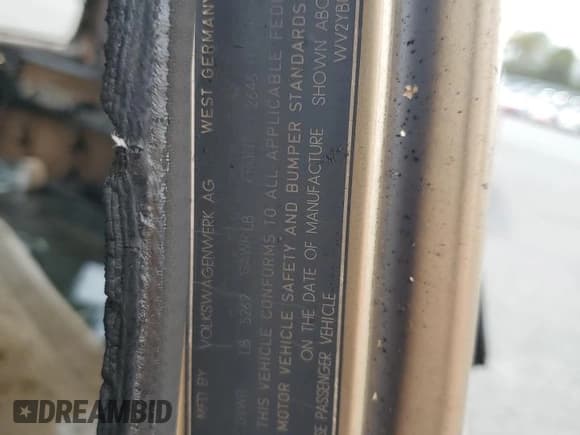 ✅ 1985 Volkswagen Vanagon • VIN: WV2YB025XFH026994 • Лот: 83933325. Опубликован ранее на Copart с пробегом Не указан. Бесплатный доступ к архиву аукционных продаж из США и подробный отчёт об истории автомобиля на DreamBid. Изображение 13.