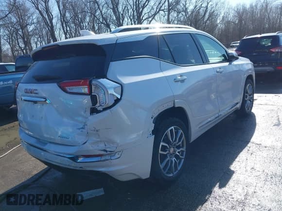 ✅ 2024 GMC Terrain Denali • VIN: 3GKALXEG8RL375892 • Lot: 41489464. Listed on IAAI with 2,427 mi. Free auction sales archive from the USA and detailed vehicle history report at DreamBid. Image 4.