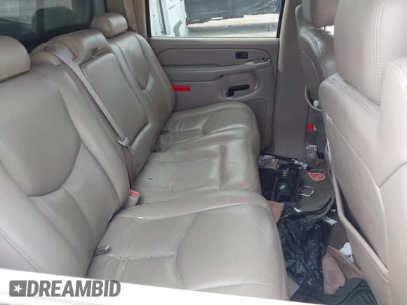 ✅ 2005 Chevrolet Silverado 2500HD LS • VIN: 1GCHK23215F971423 • Lot: 42268344. Listed on IAAI with Not provided. Free auction sales archive from the USA and detailed vehicle history report at DreamBid. Image 8.