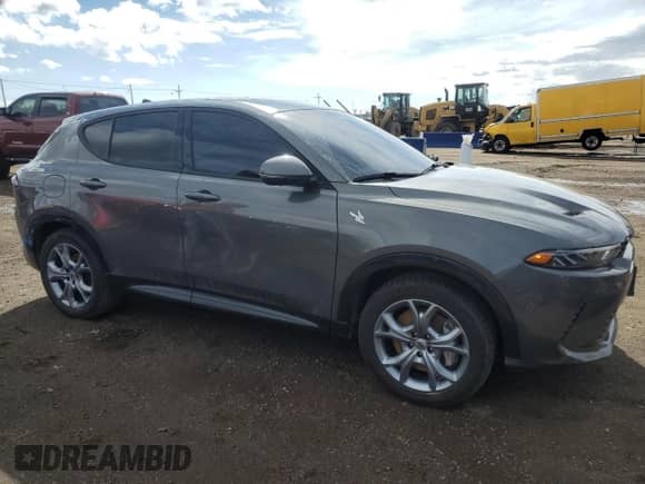 2024 Dodge Hornet R/T Plus z VIN ZACPDFDW3R3A11111, wystawiony jako Copart lot #47644925 z przebiegiem 15 612 mil mil oraz Czysty tytuł • Clean title. Historia ofert i sprzedaży dostępna na DreamBid. Obrazek 4.