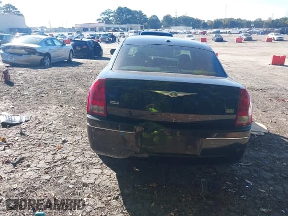 ✅ 2007 Chrysler 300 Limited • VIN: 2C3KK53G97H758972 • Lot: 43413836. Wystawiony na IAAI z przebiegiem 179 390 mil. Bezpłatny archiwum sprzedaży aukcyjnych z USA i szczegółowy raport historii pojazdu na DreamBid. Zdjęcie 6.