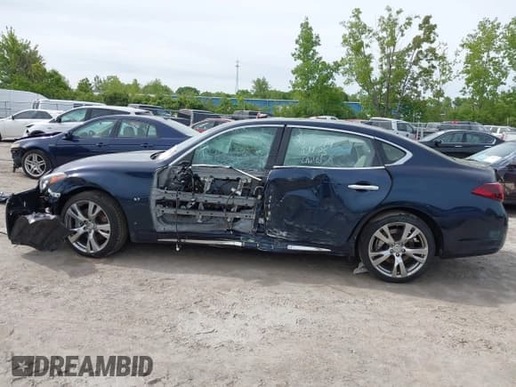 ✅ 2018 Infiniti Q70 Luxe • VIN: JN1BY1PR2JM370522 • Lot: 42346893. Listed on IAAI with Not provided. Free auction sales archive from the USA and detailed vehicle history report at DreamBid. Image 14.