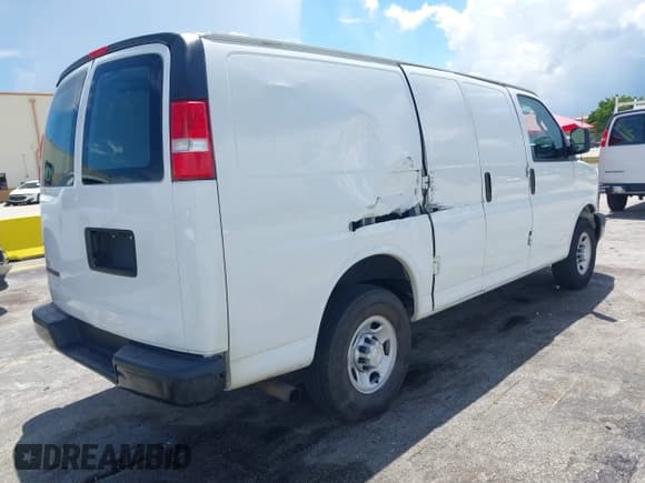 ✅ 2018 Chevrolet Express Cargo • VIN: 1GCWGAFP6J1304221 • Lot: 43060353. Wystawiony na IAAI z przebiegiem 204 808 mil. Bezpłatny archiwum sprzedaży aukcyjnych z USA i szczegółowy raport historii pojazdu na DreamBid. Zdjęcie 4.