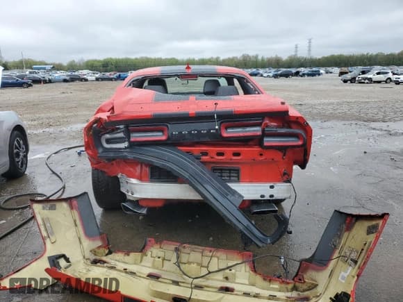 ✅ 2015 Dodge Challenger SRT 392 • VIN: 2C3CDZDJ3FH820820 • Lot: 42527113. Wystawiony na Copart z przebiegiem 77 092 mil. Bezpłatny archiwum sprzedaży aukcyjnych z USA i szczegółowy raport historii pojazdu na DreamBid. Zdjęcie 6.