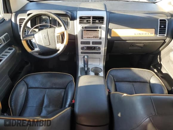 ✅ 2008 Lincoln MKX • VIN: 2LMDU88C68BJ31608 • Lot: 91677245. Wystawiony na Copart z przebiegiem 201 113 mil. Bezpłatny archiwum sprzedaży aukcyjnych z USA i szczegółowy raport historii pojazdu na DreamBid. Zdjęcie 8.