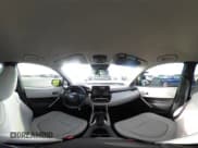 ✅ 2025 Toyota Corolla Cross L • VIN: 7MUAAAAG9SV145854 • Lot: 43713390. Wystawiony na IAAI z przebiegiem 3 767 mil. Bezpłatny archiwum sprzedaży aukcyjnych z USA i szczegółowy raport historii pojazdu na DreamBid. Zdjęcie 19.