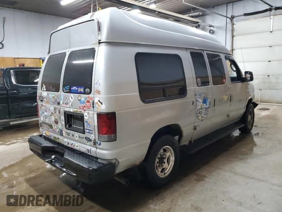✅ 2012 Ford Econoline Cargo Recreational • VIN: 1FTNE2EW9CDA42809 • Lot: 66490175. Wystawiony na Copart z przebiegiem 379 413 mil. Bezpłatny archiwum sprzedaży aukcyjnych z USA i szczegółowy raport historii pojazdu na DreamBid. Zdjęcie 3.