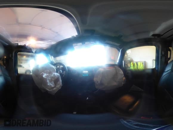 ✅ 2020 Jeep Wrangler Unlimited Rubicon • VIN: 1C4HJXFG6LW272549 • Lot: 43340916. Wystawiony na IAAI z przebiegiem 81 182 mil. Bezpłatny archiwum sprzedaży aukcyjnych z USA i szczegółowy raport historii pojazdu na DreamBid. Zdjęcie 18.