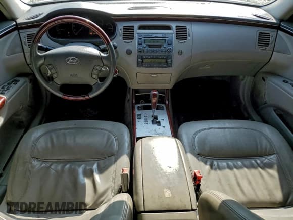 ✅ 2006 Hyundai Azera SE • VIN: KMHFC46FX6A083861 • Lot: 95709355. Listed on Copart with 243,168 mi. Free auction sales archive from the USA and detailed vehicle history report at DreamBid. Image 8.