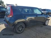✅ 2022 Kia Soul LX • VIN: KNDJ23AU2N7172093 • Лот: 93011235. Опубликован ранее на Copart с пробегом 60 675 миль. Бесплатный доступ к архиву аукционных продаж из США и подробный отчёт об истории автомобиля на DreamBid. Изображение 3.