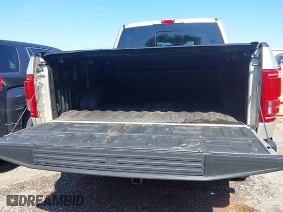 ✅ 2017 Ford F-150 XL • VIN: 1FTEW1EG1HFC20482 • Лот: 42520241. Опубликован ранее на IAAI с пробегом 92 258 миль. Бесплатный доступ к архиву аукционных продаж из США и подробный отчёт об истории автомобиля на DreamBid. Изображение 17.