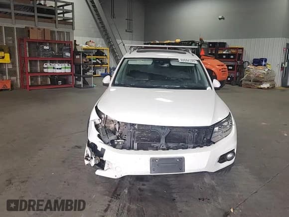 ✅ 2012 Volkswagen Tiguan S • VIN: WVGBV7AX8CW558626 • Lot: 92694135. Wystawiony na Copart z przebiegiem 179 402 mil. Bezpłatny archiwum sprzedaży aukcyjnych z USA i szczegółowy raport historii pojazdu na DreamBid. Zdjęcie 14.