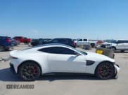✅ 2019 Aston Martin Vantage • VIN: SCFSMGAW4KGN01848 • Lot: 42032076. Wystawiony na IAAI z przebiegiem 54 469 mil. Bezpłatny archiwum sprzedaży aukcyjnych z USA i szczegółowy raport historii pojazdu na DreamBid. Zdjęcie 14.