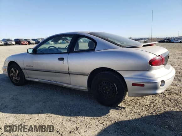 ✅ 2002 Pontiac Sunfire SE • VIN: 1G2JB124727244103 • Lot: 89210465. Wystawiony na Copart z przebiegiem 215 701 mil. Bezpłatny archiwum sprzedaży aukcyjnych z USA i szczegółowy raport historii pojazdu na DreamBid. Zdjęcie 2.