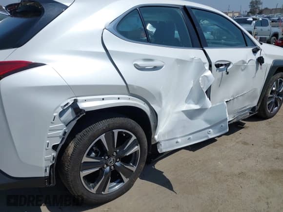 ✅ 2024 Lexus UX 250h • VIN: JTHX6JBHXR2186541 • Lot: 42164501. Listed on IAAI with 12,233 mi. Free auction sales archive from the USA and detailed vehicle history report at DreamBid. Image 6.