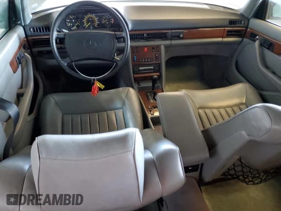 ✅ 1986 Mercedes-Benz 420 SEL • VIN: WDBCA35D4GA189911 • Lot: 62620035. Listed on Copart with 119,465 mi. Free auction sales archive from the USA and detailed vehicle history report at DreamBid. Image 8.