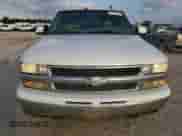 2002 Chevrolet Suburban LT z VIN 3GNEC16Z02G352915, wystawiony jako Copart lot #79873044 z przebiegiem 350 290 mil mil oraz Czysty tytuł • Clean title. Historia ofert i sprzedaży dostępna na DreamBid. Obrazek 5.