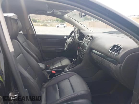 ✅ 2013 Volkswagen Jetta TDI w/Sunroof & Nav • VIN: 3VWPL7AJ2DM688198 • Lot: 43097622. Wystawiony na IAAI z przebiegiem 169 475 mil. Bezpłatny archiwum sprzedaży aukcyjnych z USA i szczegółowy raport historii pojazdu na DreamBid. Zdjęcie 5.