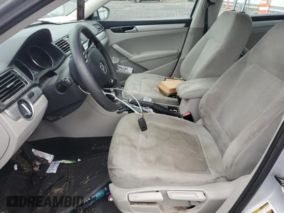 ✅ 2016 Volkswagen Passat S • VIN: 1VWAT7A36GC043342 • Lot: 81147925. Listed on Copart with 110,935 mi. Free auction sales archive from the USA and detailed vehicle history report at DreamBid. Image 7.