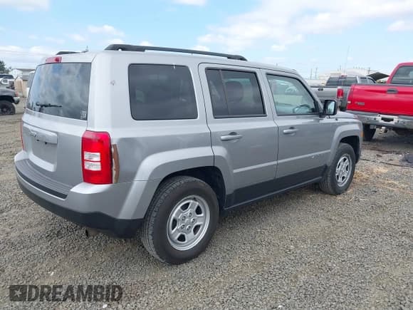 ✅ 2016 Jeep Patriot Sport • VIN: 1C4NJPBA4GD743880 • Лот: 40350335. Опубликован ранее на IAAI с пробегом 162 618 миль. Бесплатный доступ к архиву аукционных продаж из США и подробный отчёт об истории автомобиля на DreamBid. Изображение 4.