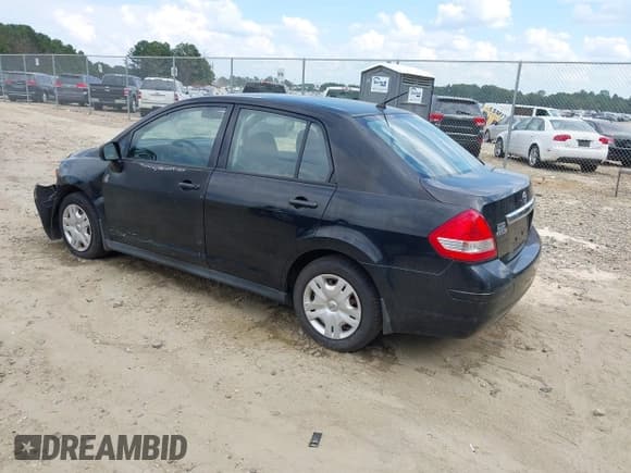 ✅ 2010 Nissan Versa S • VIN: 3N1BC1AP3AL352501 • Lot: 43297302. Wystawiony na IAAI z przebiegiem 239 214 mil. Bezpłatny archiwum sprzedaży aukcyjnych z USA i szczegółowy raport historii pojazdu na DreamBid. Zdjęcie 3.
