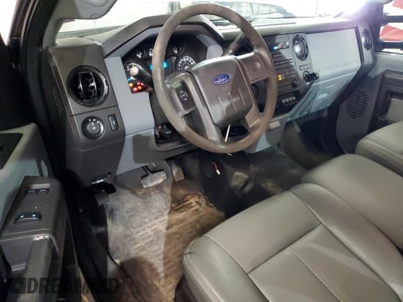 ✅ 2015 Ford F-350 XL • VIN: 1FTBF3B69FEB26198 • Lot: 49160635. Wystawiony na Copart z przebiegiem 23 746 mil. Bezpłatny archiwum sprzedaży aukcyjnych z USA i szczegółowy raport historii pojazdu na DreamBid. Zdjęcie 8.