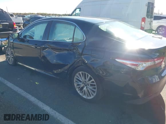 ✅ 2018 Toyota Camry SE • VIN: 4T1B11HK6JU057407 • Lot: 43502805. Listed on IAAI with 227,086 mi. Free auction sales archive from the USA and detailed vehicle history report at DreamBid. Image 3.