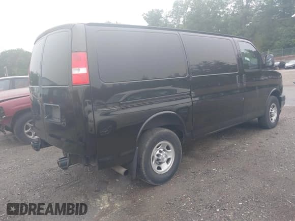 ✅ 2018 Chevrolet Express Cargo • VIN: 1GCWGAFP0J1250723 • Lot: 42471313. Listed on IAAI with 129,896 mi. Free auction sales archive from the USA and detailed vehicle history report at DreamBid. Image 4.