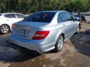 ✅ 2013 Mercedes-Benz C 300 Luxury • VIN: WDDGF8AB8DA818237 • Lot: 43346815. Wystawiony na IAAI z przebiegiem 123 633 mil. Bezpłatny archiwum sprzedaży aukcyjnych z USA i szczegółowy raport historii pojazdu na DreamBid. Zdjęcie 4.