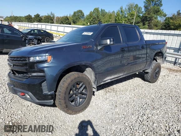 ✅ 2019 Chevrolet Silverado 1500 LT Trail Boss • VIN: 3GCPYFED7KG183711 • Lot: 82708405. Wystawiony na Copart z przebiegiem 121 743 mil. Bezpłatny archiwum sprzedaży aukcyjnych z USA i szczegółowy raport historii pojazdu na DreamBid. Zdjęcie 1.