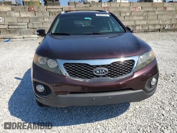 ✅ 2011 Kia Sorento EX • VIN: 5XYKU4A26BG114392 • Lot: 69642575. Listed on Copart with 174,879 mi. Free auction sales archive from the USA and detailed vehicle history report at DreamBid. Image 5.