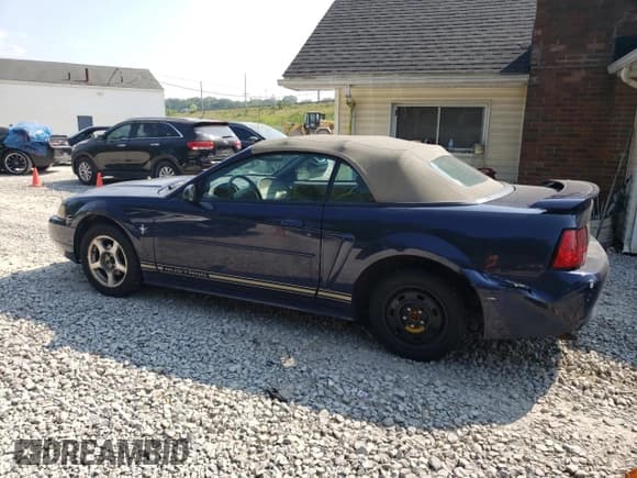 ✅ 2001 Ford Mustang Deluxe • VIN: 1FAFP44411F177879 • Lot: 67765685. Listed on Copart with 116,283 mi. Free auction sales archive from the USA and detailed vehicle history report at DreamBid. Image 2.
