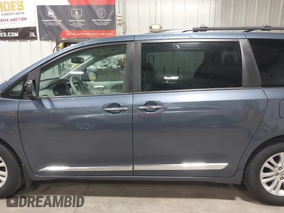 ✅ 2014 Toyota Sienna XLE • VIN: 5TDYK3DCXES516227 • Lot: 42676534. Listed on IAAI with 76,522 mi. Free auction sales archive from the USA and detailed vehicle history report at DreamBid. Image 14.