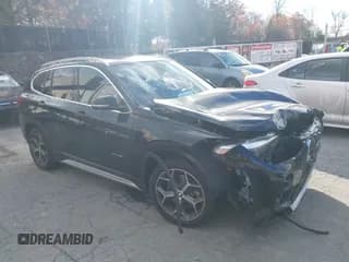✅ 2018 BMW X1 xDrive28i • VIN: WBXHT3C36J5F89910 • Lot: 43627610. Wystawiony na IAAI z przebiegiem 76 171 mil. Bezpłatny archiwum sprzedaży aukcyjnych z USA i szczegółowy raport historii pojazdu na DreamBid. Zdjęcie 1.