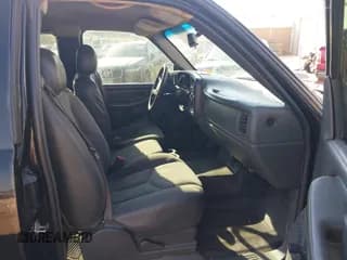 ✅ 2005 Chevrolet Silverado 1500 LS • VIN: 2GCEC19TX51276553 • Lot: 43365837. Wystawiony na IAAI z przebiegiem 304 626 mil. Bezpłatny archiwum sprzedaży aukcyjnych z USA i szczegółowy raport historii pojazdu na DreamBid. Zdjęcie 5.