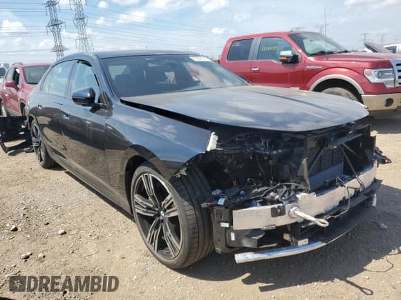 ✅ 2024 BMW 7 Series 760i xDrive • VIN: WBA33EJ04RCR05835 • Lot: 67634145. Wystawiony na Copart z przebiegiem 29 026 mil. Bezpłatny archiwum sprzedaży aukcyjnych z USA i szczegółowy raport historii pojazdu na DreamBid. Zdjęcie 4.