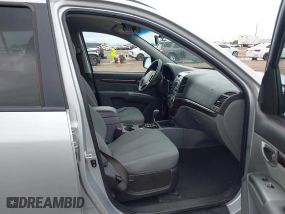 ✅ 2010 Hyundai Santa Fe GLS • VIN: 5NMSG3AB3AH384296 • Лот: 43223357. Опубликован ранее на IAAI с пробегом 160 962 миль. Бесплатный доступ к архиву аукционных продаж из США и подробный отчёт об истории автомобиля на DreamBid. Изображение 5.